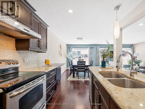 3329 Casson Way, London South, ON - Indoor Photo Showing Kitchen With Double Sink With Upgraded Kitchen