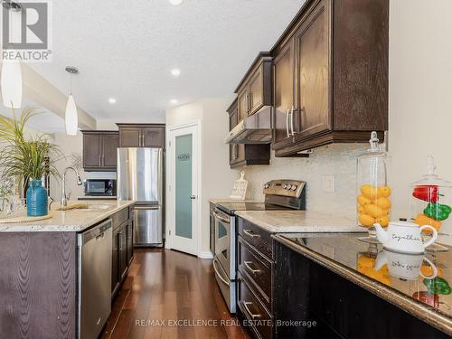 3329 Casson Way, London South, ON - Indoor Photo Showing Kitchen With Upgraded Kitchen