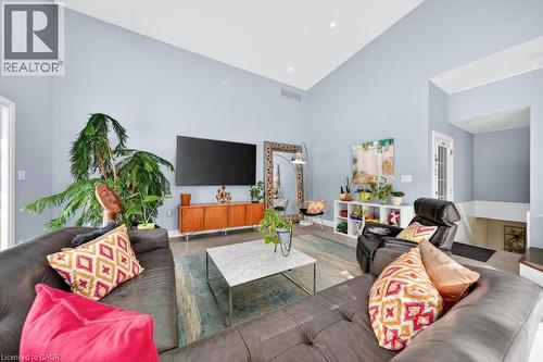 272 Goodram Drive, Burlington, ON - Indoor Photo Showing Living Room