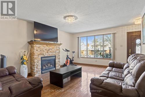 31 Meadowview Road, London South (South O), ON - Indoor Photo Showing Living Room With Fireplace