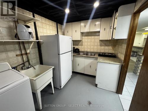 31 Meadowview Road, London South (South O), ON - Indoor Photo Showing Laundry Room