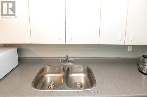 405 - 77 Baseline Road, London South (South E), ON - Indoor Photo Showing Kitchen With Double Sink