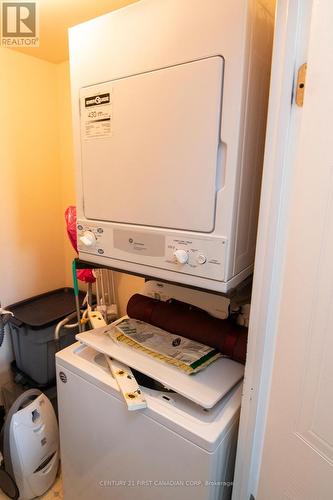 405 - 77 Baseline Road, London South (South E), ON - Indoor Photo Showing Laundry Room