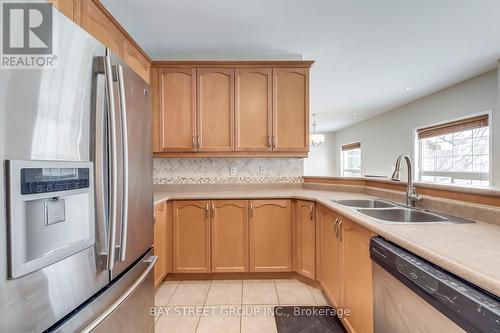 3581 Jorie Crescent, Mississauga, ON - Indoor Photo Showing Kitchen With Double Sink