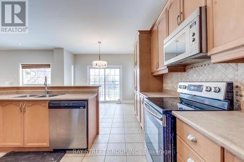 3581 Jorie Crescent, Mississauga, ON - Indoor Photo Showing Kitchen With Double Sink