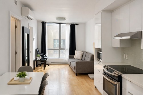 Salon - 502-1181 Rue Bishop, Montréal (Ville-Marie), QC - Indoor