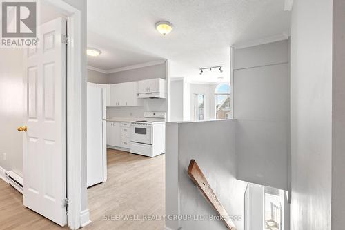 455-457 Somerset Street W, Ottawa, ON - Indoor Photo Showing Kitchen