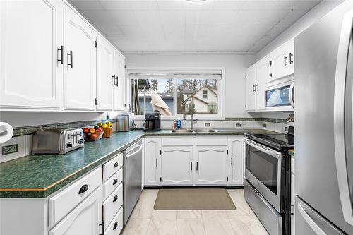 2310 Dewolfe Avenue, Kimberley, BC - Indoor Photo Showing Kitchen With Double Sink