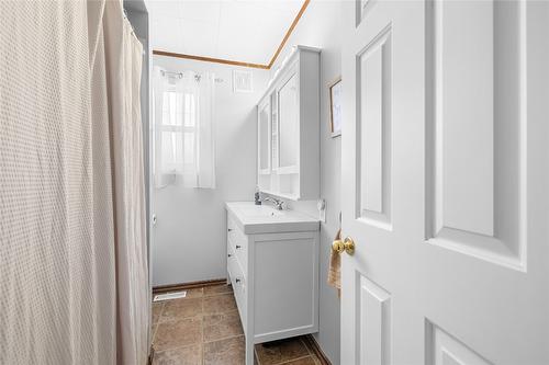2310 Dewolfe Avenue, Kimberley, BC - Indoor Photo Showing Laundry Room
