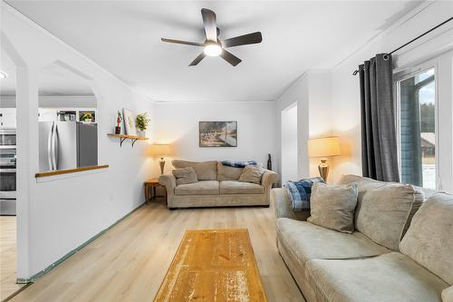 2310 Dewolfe Avenue, Kimberley, BC - Indoor Photo Showing Living Room