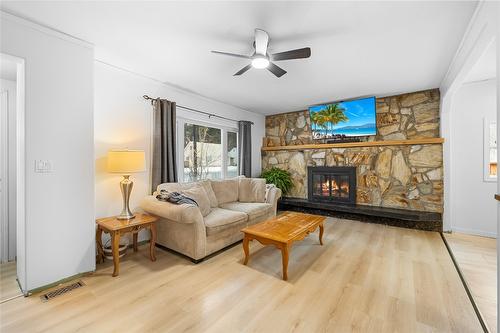 2310 Dewolfe Avenue, Kimberley, BC - Indoor Photo Showing Living Room With Fireplace