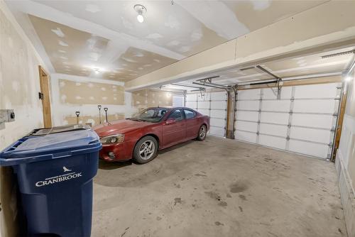 2628 3A Street, Cranbrook, BC - Indoor Photo Showing Garage