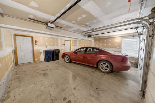 2628 3A Street, Cranbrook, BC - Indoor Photo Showing Garage