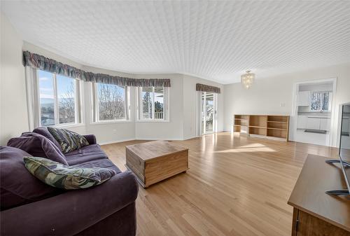 2628 3A Street, Cranbrook, BC - Indoor Photo Showing Living Room