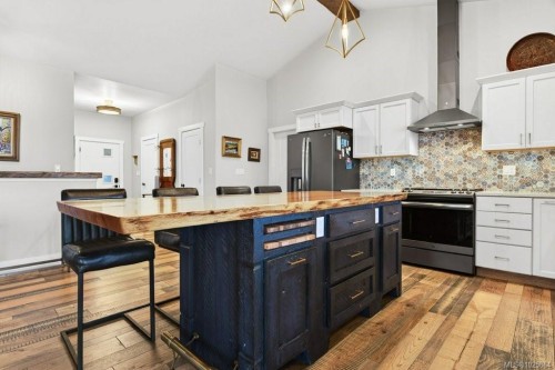 420 1St St, Sointula, BC 