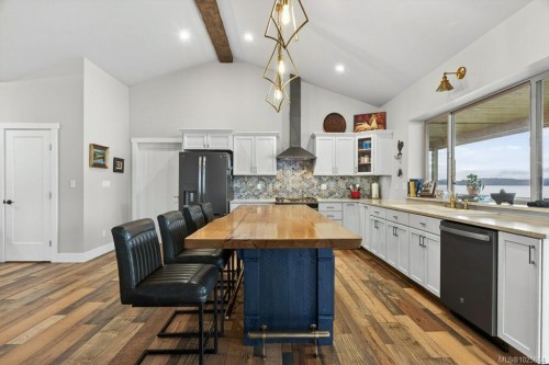 420 1St St, Sointula, BC 