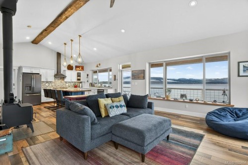 420 1St St, Sointula, BC 