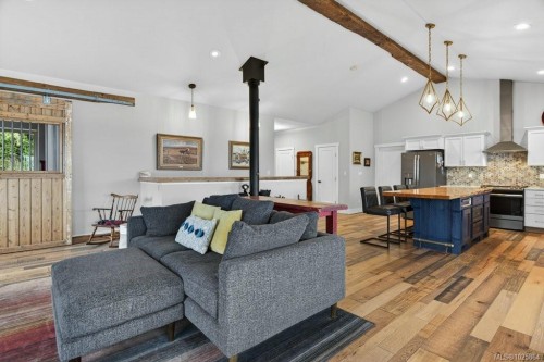 420 1St St, Sointula, BC 