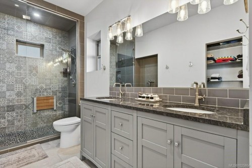 420 1St St, Sointula, BC 