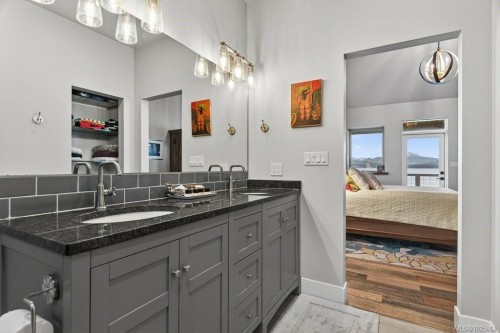 420 1St St, Sointula, BC 