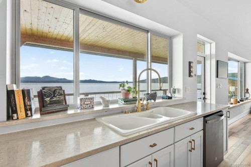420 1St St, Sointula, BC 