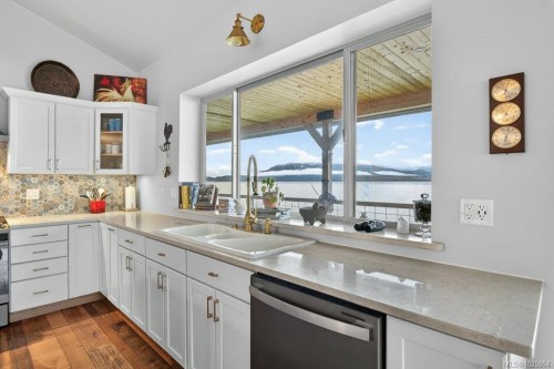 420 1St St, Sointula, BC 