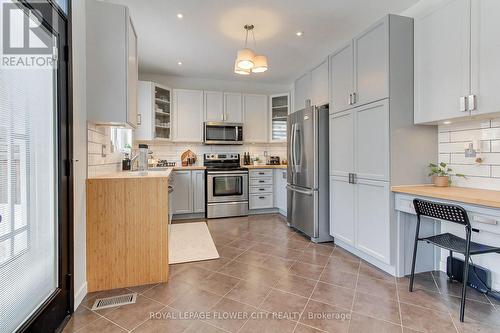 917 Mctrach Crescent, Milton, ON - Indoor Photo Showing Kitchen With Stainless Steel Kitchen With Upgraded Kitchen
