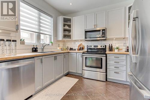 917 Mctrach Crescent, Milton, ON - Indoor Photo Showing Kitchen With Stainless Steel Kitchen With Upgraded Kitchen