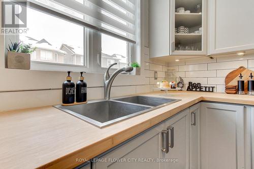 917 Mctrach Crescent, Milton, ON - Indoor Photo Showing Kitchen With Double Sink