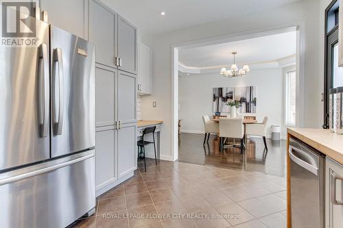 917 Mctrach Crescent, Milton, ON - Indoor Photo Showing Kitchen