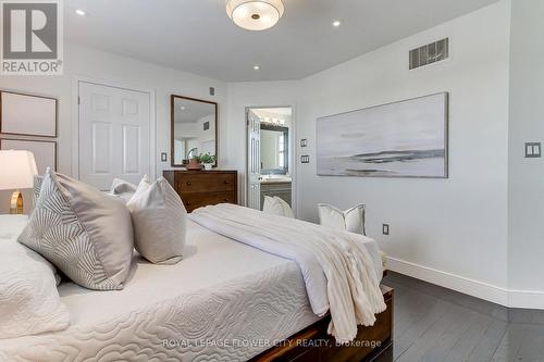 917 Mctrach Crescent, Milton, ON - Indoor Photo Showing Bedroom