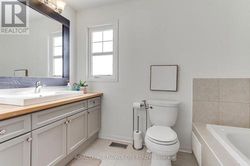 917 Mctrach Crescent, Milton, ON - Indoor Photo Showing Bathroom