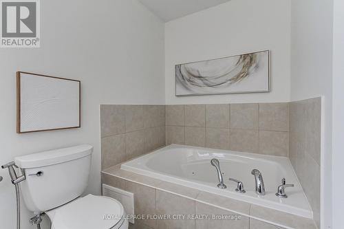 917 Mctrach Crescent, Milton, ON - Indoor Photo Showing Bathroom
