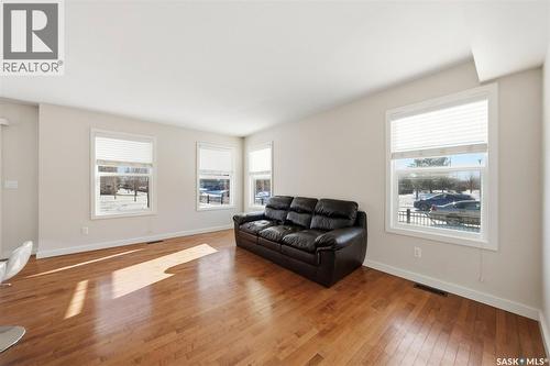 401 710 Gordon Road, Saskatoon, SK - Indoor Photo Showing Living Room