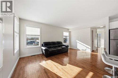 401 710 Gordon Road, Saskatoon, SK - Indoor Photo Showing Living Room