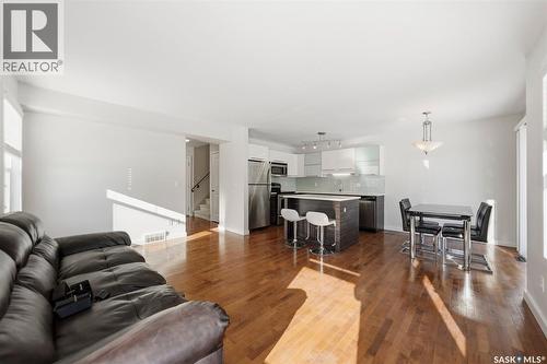 401 710 Gordon Road, Saskatoon, SK - Indoor Photo Showing Living Room