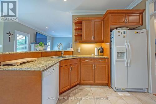 2285 Lilac Avenue, London South (South K), ON - Indoor Photo Showing Kitchen With Double Sink