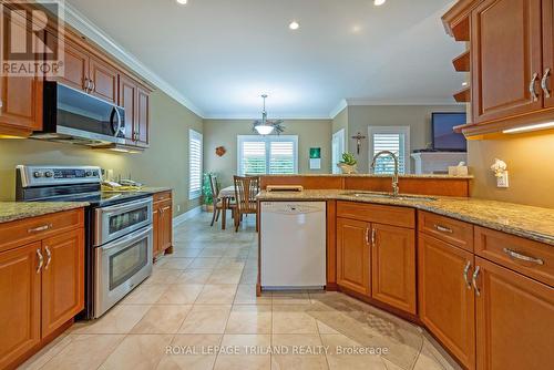 2285 Lilac Avenue, London South (South K), ON - Indoor Photo Showing Kitchen