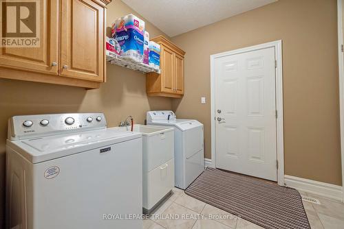 2285 Lilac Avenue, London South (South K), ON - Indoor Photo Showing Laundry Room