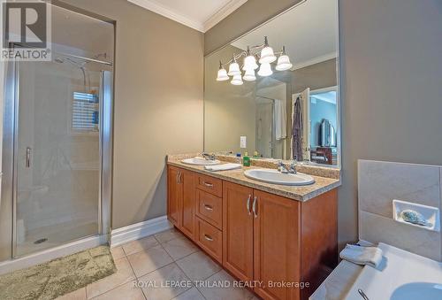 2285 Lilac Avenue, London South (South K), ON - Indoor Photo Showing Bathroom