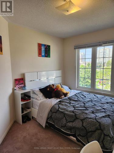 Upper - 680 Courtney Valley Road, Mississauga, ON - Indoor Photo Showing Bedroom