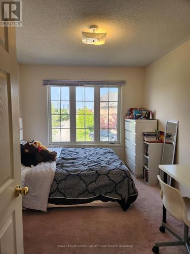 Upper - 680 Courtney Valley Road, Mississauga, ON - Indoor Photo Showing Bedroom