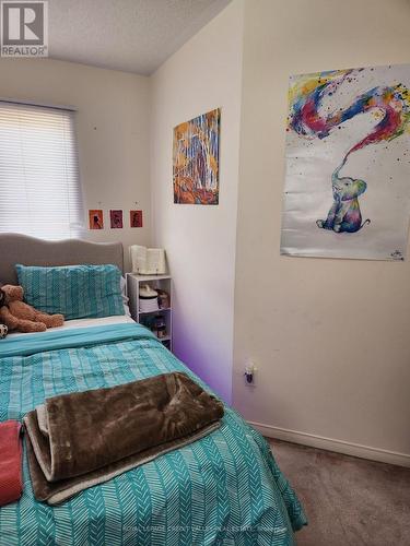 Upper - 680 Courtney Valley Road, Mississauga, ON - Indoor Photo Showing Bedroom