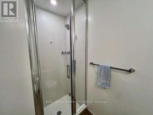 1006 - 8 Nahani Way, Mississauga, ON - Indoor Photo Showing Bathroom