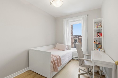 Bedroom - 4230 Rue St-Denis, Montréal (Le Plateau-Mont-Royal), QC - Indoor Photo Showing Bedroom