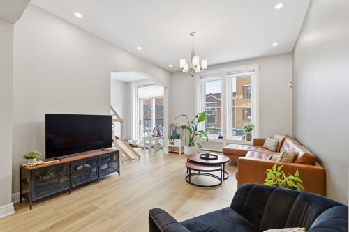 Living Room - 4230 Rue St-Denis, Montréal (Le Plateau-Mont-Royal), QC - Indoor Photo Showing Living Room