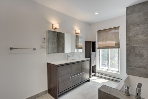 Bathroom - 4230 Rue St-Denis, Montréal (Le Plateau-Mont-Royal), QC - Indoor Photo Showing Bathroom