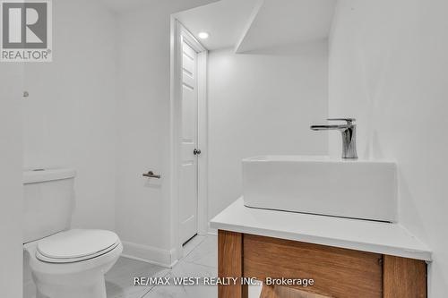 3865 Allcroft Road, Mississauga, ON - Indoor Photo Showing Bathroom
