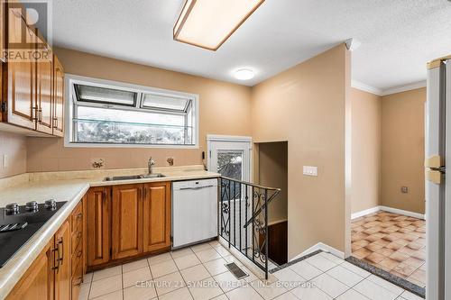 2414 Joliffe Street, Ottawa, ON - Indoor Photo Showing Kitchen