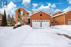 521 SUNDOWN CRESCENT  Pickering, ON L1V 6A8